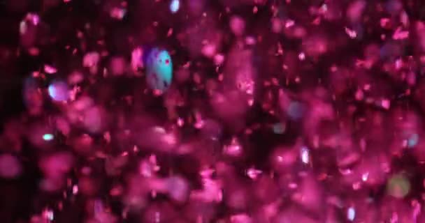 Ροζ και κόκκινο glitter χριστουγεννιάτικη υφή με πούλιες. Αφηρημένο bokeh φόντο εορτασμού - Πλάνα, βίντεο