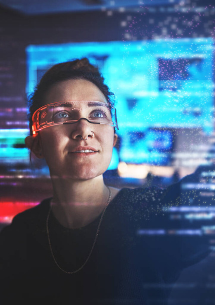 Žena hacker, brýle a kybernetická bezpečnost, hologram info a vr malware, futuristická technologie a přihlašovací soukromí. Ochrana dat překrytí, iot palubní deska a tech programátor s brýlemi virtuální reality. - Fotografie, Obrázek
