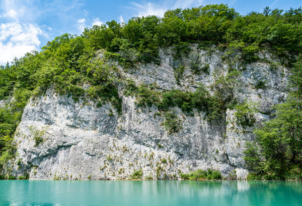 O Parque Nacional dos Lagos de Plitvice é um dos maiores e mais antigos parques nacionais da Croácia. Esta foto é tirada em julho de 2023. - Foto, Imagem
