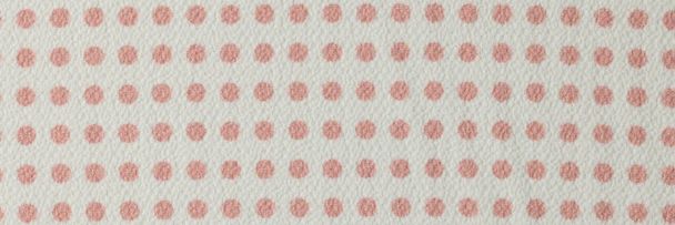 Tissu rose et blanc avec motif à pois. Textile avec des cercles roses sur fond blanc. - Photo, image
