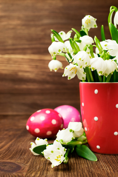 Snowdrops in the cup and Easter eggs - Фото, зображення