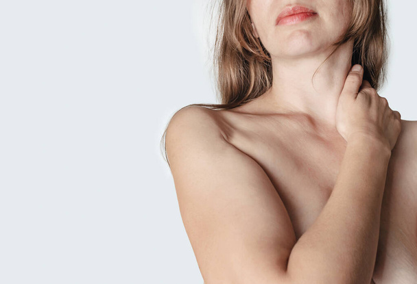 Woman pressed her neck with her hand, feels pain in the shoulder. Bare shoulders - Fotoğraf, Görsel