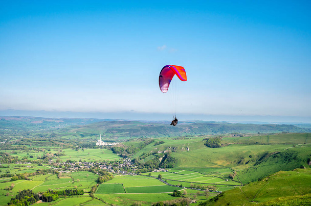 Paragliding v národním parku Peak District, okres Derbyshire, Velká Británie. - Fotografie, Obrázek