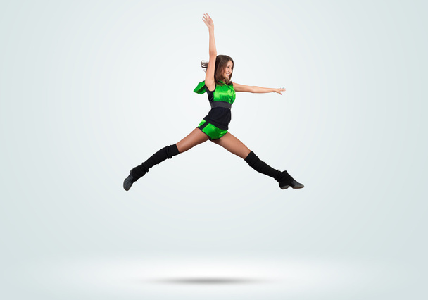 Cheerleader girl jumping high - Foto, afbeelding