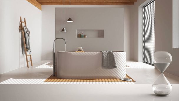 Biały stół lub półka z kryształową klepsydrą mierzącą czas przelotu nad drewnianą japońską łazienką z wanną, architektonicznym wystrojem wnętrz, tłem przestrzeni do kopiowania - Zdjęcie, obraz