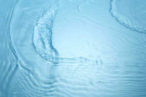 abstraktní modré pozadí kapek a bublin, zamrzlá voda, zblízka - Fotografie, Obrázek
