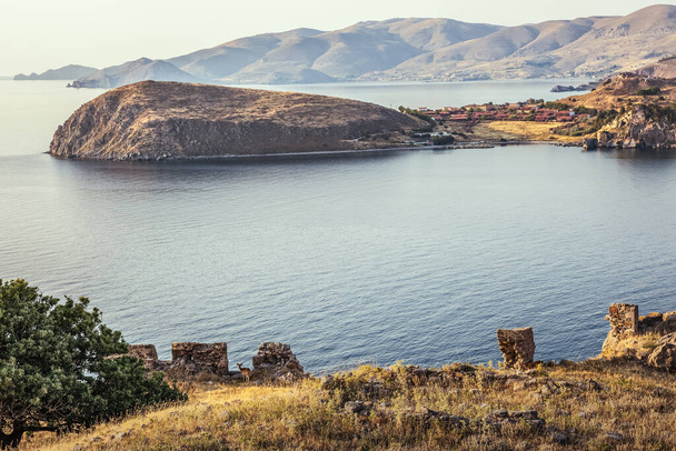 Näkymä Bysantin keskiaikainen linna Myrina Lemnos tai Limnos Kreikan saari Pohjois Egeanmeren kesälomalla. - Valokuva, kuva
