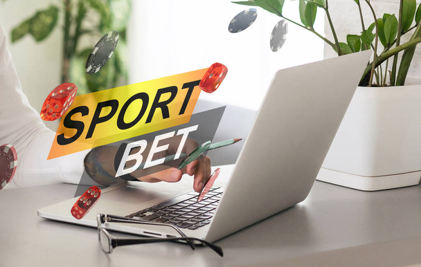 Bilgisayardaki online spor kumar uygulamasında bahis kazanmak. Yüksek kalite fotoğraf - Fotoğraf, Görsel