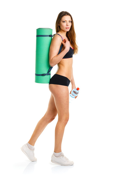 Красива атлетична жінка з костюмом для фітнесу, пляшка води роблять
 - Фото, зображення