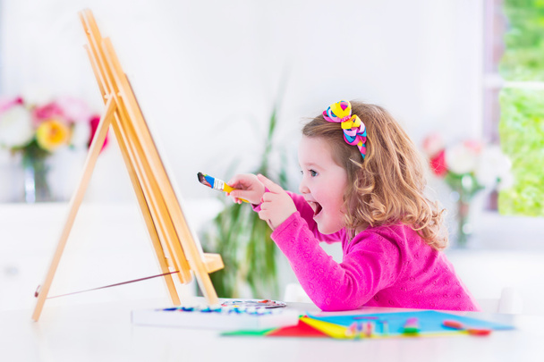 Kleine Mädchen malen - Foto, Bild