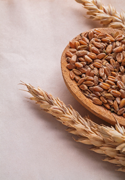 Uši pšenice a vařečka s kuří oka - Fotografie, Obrázek