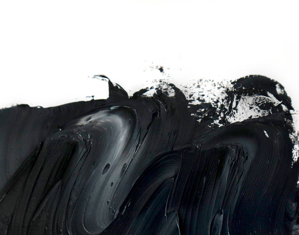 Zwarte olie textuur verf vlek penseelstreek, hand Painted, geïsoleerd op witte achtergrond. - Foto, afbeelding