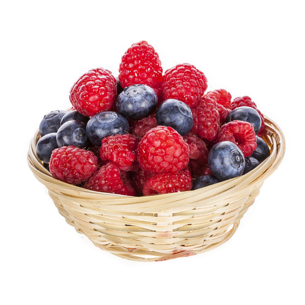 Berries in a wicker baskets - Foto, afbeelding