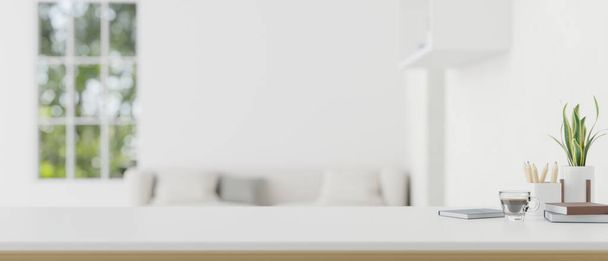 Eine weiße Tischplatte mit leeren Attrappen zur Präsentation Ihres Produkts vor einem verschwommenen modernen weißen Wohnzimmer im Hintergrund. 3D-Renderer, 3D-Illustration - Foto, Bild