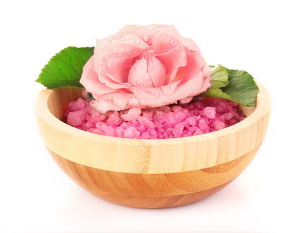 Bowl of pink bath salt with flower on white - Foto, afbeelding