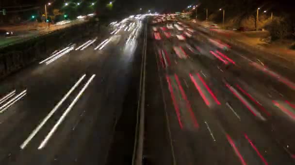 Αυτοκινητόδρομος φως μονοπάτια τη νύχτα - Πλάνα, βίντεο