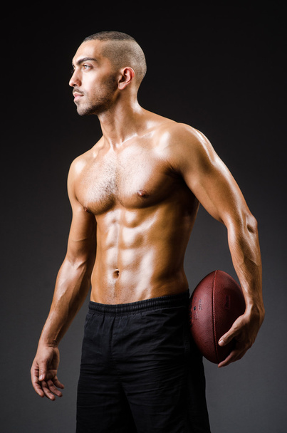 Jugador de fútbol muscular
 - Foto, Imagen