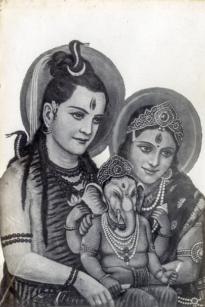 03 26 2013 Vintage Schwarz-Weiß-Malerei og Ganesh mit Shiva und Parvati Lokgram Kalyan Maharashtra India.Asia - Foto, Bild