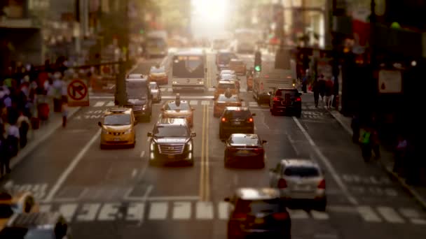 City Traffic Jam a Rush Hour Cars Guidare su strade affollate della strada urbana. Filmati 4k di alta qualità - Filmati, video