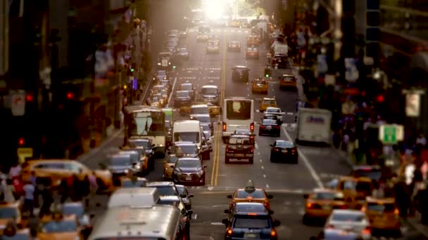 City Traffic Jam at Rush Hour Cars Driving on crowwded Urban Road Streets. Vysoce kvalitní 4K záběry - Záběry, video