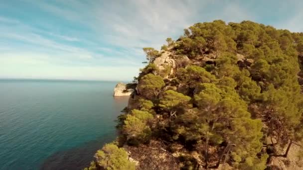 Morze Śródziemne Wybrzeże Przybrzeżne Przyroda Wakacje Miejsce wypoczynku. Wysokiej jakości materiał 4k - Materiał filmowy, wideo