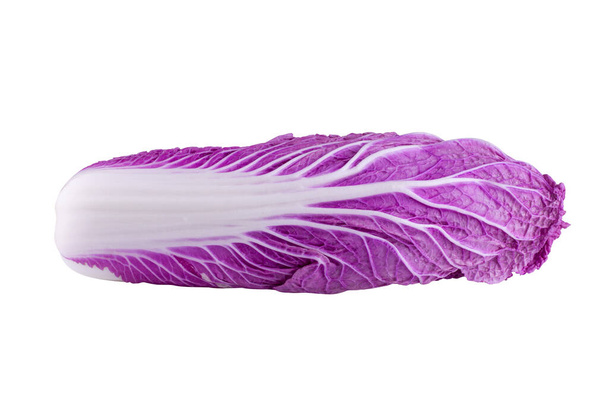 Фиолетовая китайская капуста на белом фоне - Фото, изображение