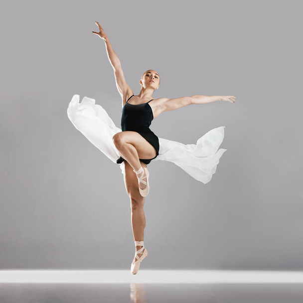 Ballet, woman or dancer with portrait, performance or exercise on white studio background. Female performer, ballerina or artist with technique, prepare for show or training with pose or elegant art. - Foto, immagini