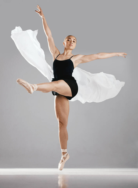 Ballet, woman and dancer with portrait, training and practice routine on white studio background. Female performer, ballerina or artist with technique, prepare for a show and creativity or style. - Foto, imagen