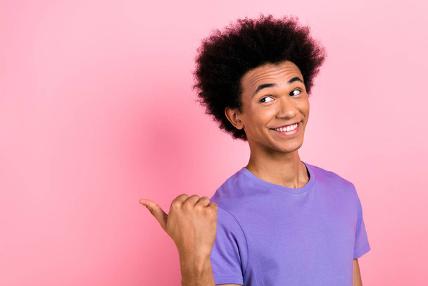 Photo of cheerful funky man wear stylish purple clothes thumb presenting empty space cool proposition isolated on pink color background. - Zdjęcie, obraz
