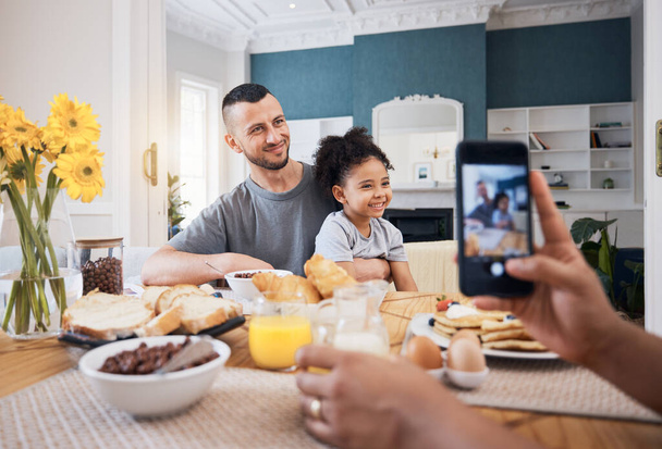 Cellphone, lunch and picture of father, child or happy family for memory photo, bonding and care in brunch dining room. Phone, home photography or kid pose with dad, papa or man for social media post. - Fotoğraf, Görsel