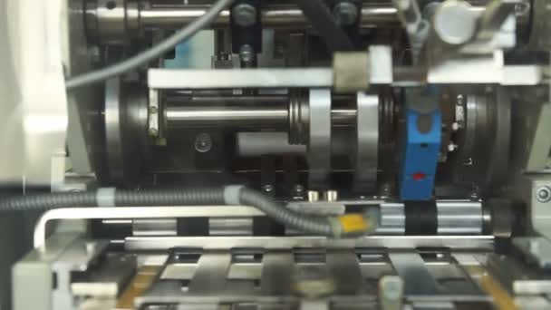 Μηχανή συσκευασίας σχετικά με το φαρμακευτικό εργοστάσιο - Πλάνα, βίντεο