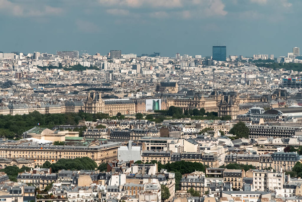 Панорамный Париж с Эйфелевой башни и видом на реку Сена. Париж, Франция.  - Фото, изображение