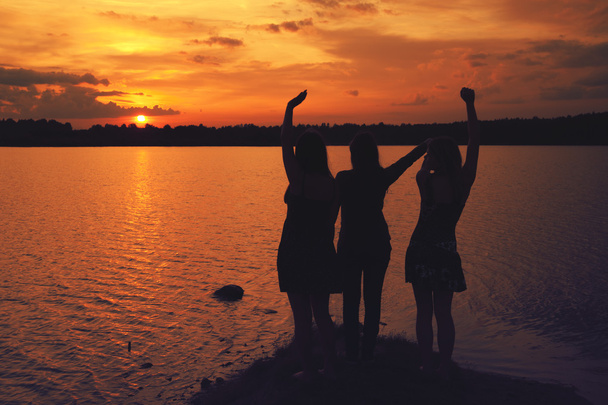 ηλιοβασίλεμα φίλοι  - Φωτογραφία, εικόνα