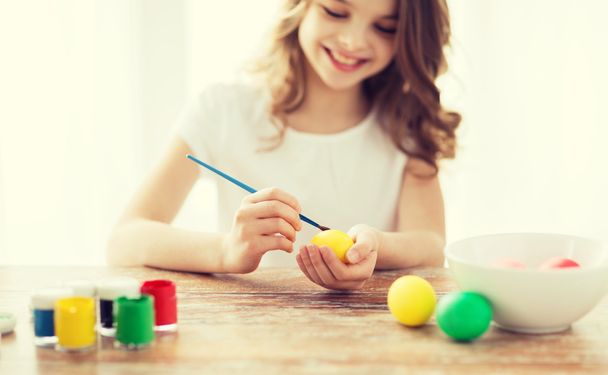 girl coloring eggs for easter - Фото, изображение