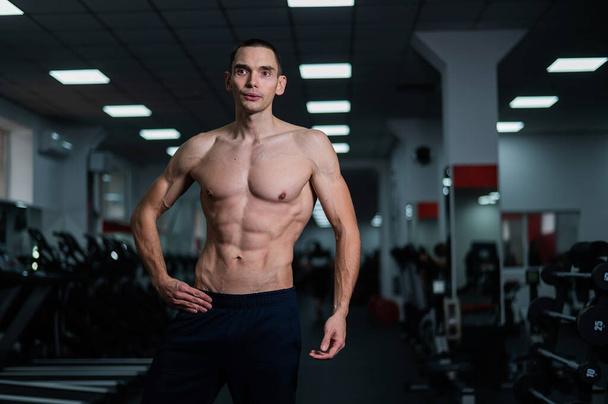 Shirtless man with sculpted body in the gym - Фото, изображение