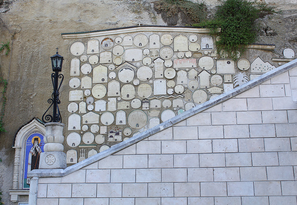 Aziz tüm ove üzerinden kalıntıları ile manastır taş semboller - Fotoğraf, Görsel