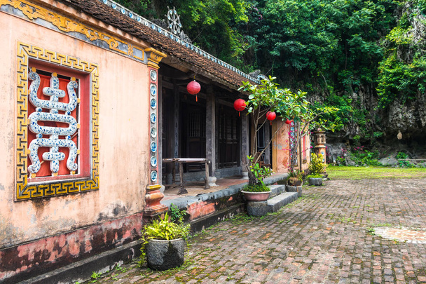 hoa lu capital antigua en ninh binh, Vietnam - Foto, imagen