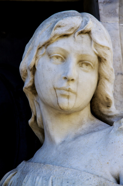 Χριστιανική γυναίκα άγαλμα στο νεκροταφείο ή Recoleta - Φωτογραφία, εικόνα