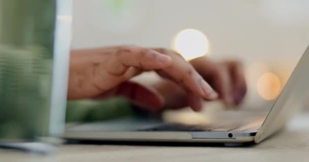 Hands, person and typing on laptop for planning digital proposal, διαχείριση ή λογισμικό του online μαθήματος. Κοντινό πλάνο, πληκτρολόγιο υπολογιστή ή πληροφορίες επεξεργασίας για elearning, email ή ενημέρωση του άρθρου. - Πλάνα, βίντεο