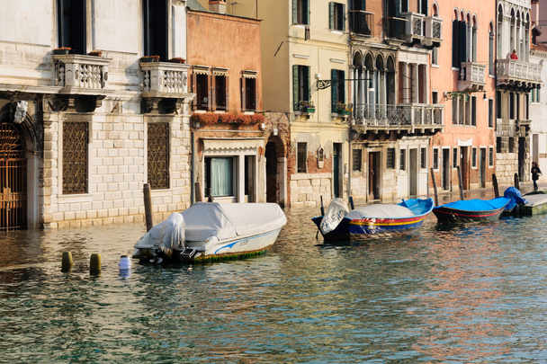 Typical canal and street scene, Venice - Foto, immagini