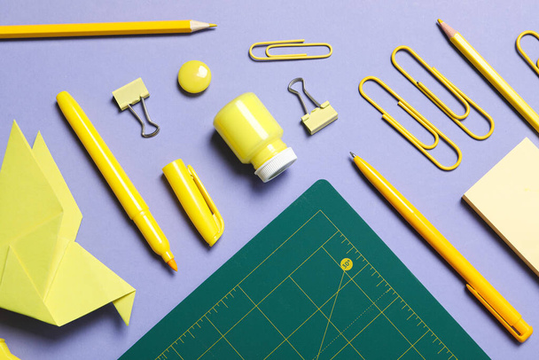 Het concept van accessoires voor patchwork, mat snijden - Foto, afbeelding