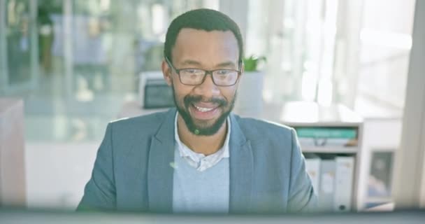 Business, happy black man and computer in office for planning online report, reading email and research on internet. Face of worker with glasses at desktop for project update, information or analysis. - Footage, Video