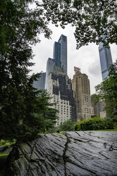 New York, USA - July 20th, 2023: Some of the buildings around central park, New York, on a rainy day. - Фото, зображення