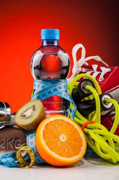 Fitness water and healthy food - Foto, afbeelding