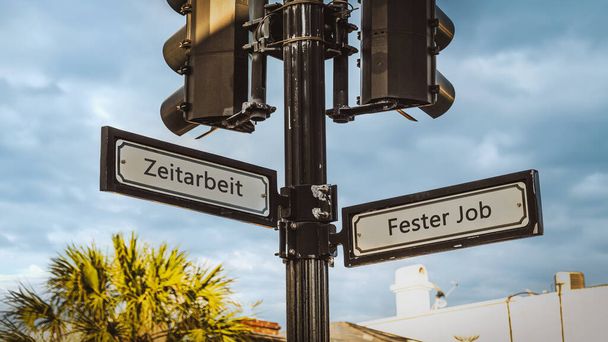 ドイツ語で2つの異なる方向を示す標識ポストを持つ画像. 一つの方向は永続的な仕事を指し,もう一つは一時的な仕事を指します. - 写真・画像
