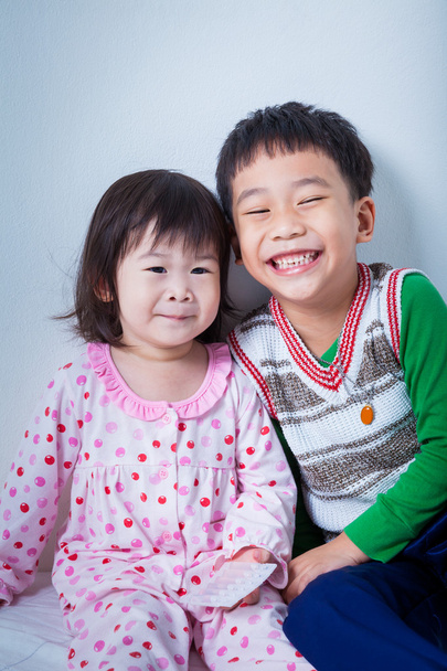 Pieni aasialainen (thai) lapset onnellisesti
 - Valokuva, kuva