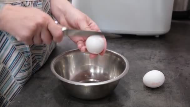 Chef trying to break egg with knife, close up view - Footage, Video
