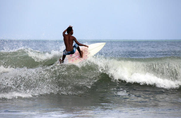 Surfeur dans l'océan
 - Photo, image