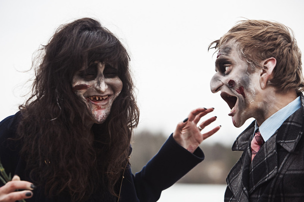 zwei Zombies, die laut lachen - Foto, Bild