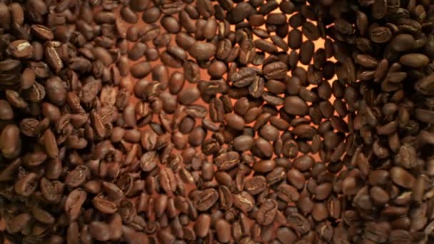 Super Slow Motion Shot of Flying Fresh Coffee Beans 1000fps felé. Fényképezte a nagy sebességű mozi kamera 4k. - Felvétel, videó